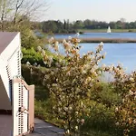 Schwanenuferhaus *