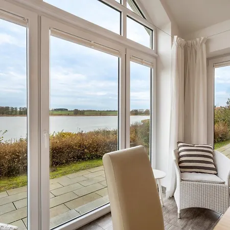 Schwanenuferhaus 別荘 *