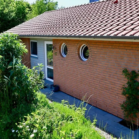 Schwanenuferhaus